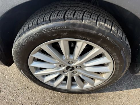 Used 2019 Lincoln MKC Premiere image 9