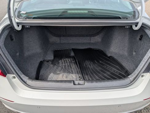 Used 2018 Honda Accord Touring image 12