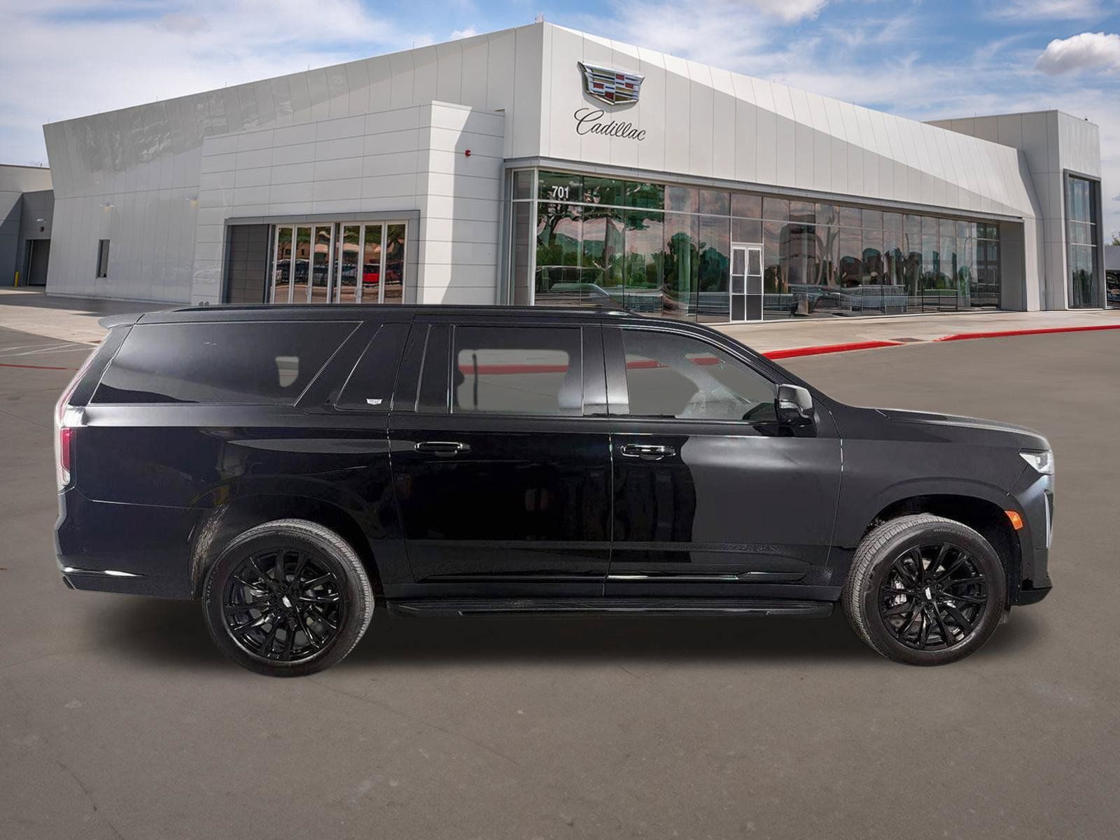 Used 2024 Cadillac Escalade ESV Sport Platinum w/ LPO, ONYX Package AWD/4WD image 4