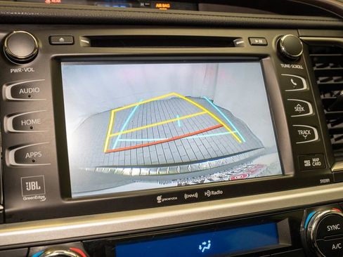 Used 2019 Toyota Highlander Limited image 17