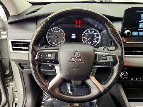 Used 2024 Mitsubishi Outlander SE image 13