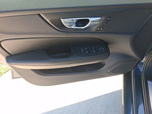 Used 2021 Volvo S60 T5 Momentum image 15