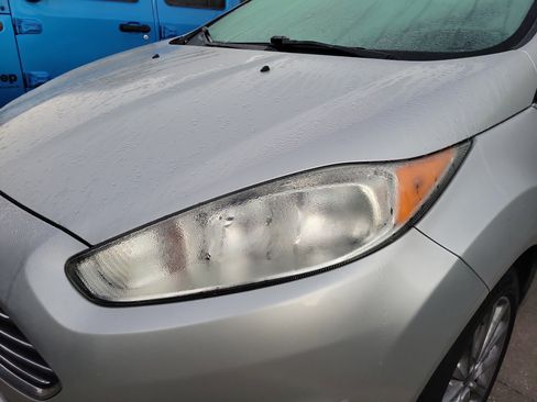 Used 2017 Ford Fiesta Titanium image 4