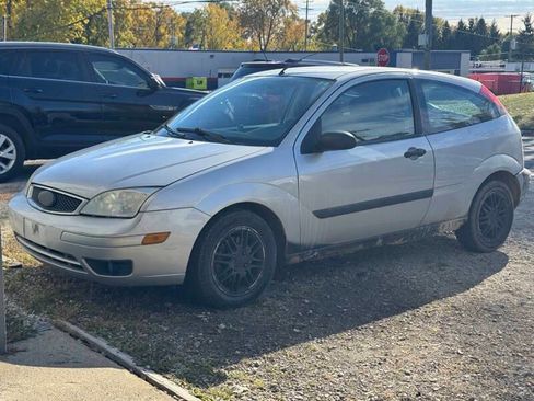 Used 2005 Ford Focus SES image 2