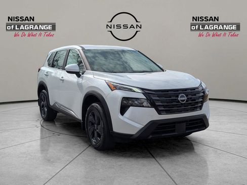 New 2026 Nissan Rogue SV image 3