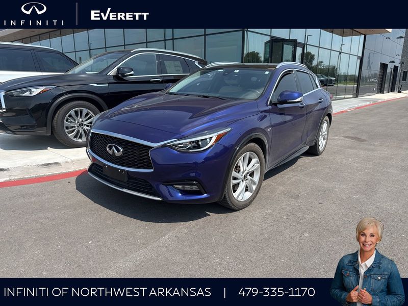 Used 2017 INFINITI QX30 Premium image 1
