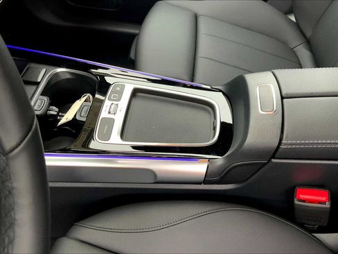 Certified 2025 Mercedes-Benz GLB 250 image 10
