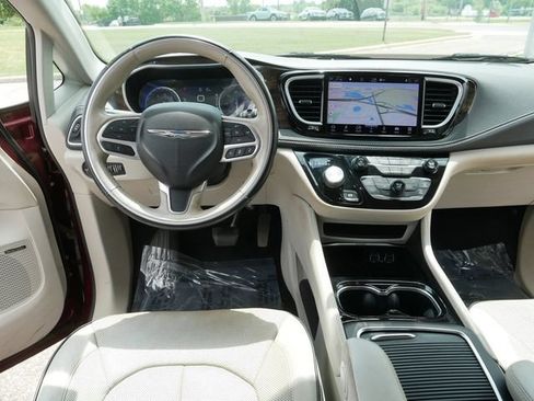 Used 2021 Chrysler Pacifica Limited w/ Premium & Safety Sphere Group AWD/4WD image 22