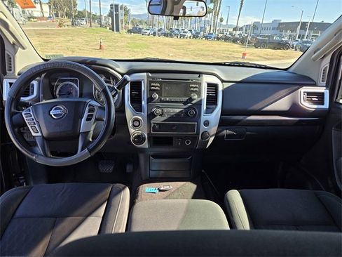 Used 2017 Nissan Titan SV image 15
