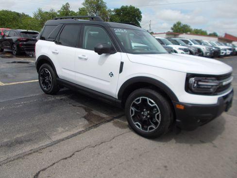 Used 2025 Ford Bronco Sport Outer Banks w/ Outer Banks Tech Package+ AWD/4WD image 2
