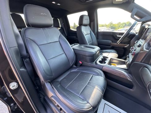 Used 2019 Chevrolet Silverado 1500 High Country w/ Technology Package AWD/4WD image 33