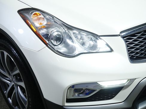 Used 2017 INFINITI QX50 AWD w/ Premium Plus Package image 16