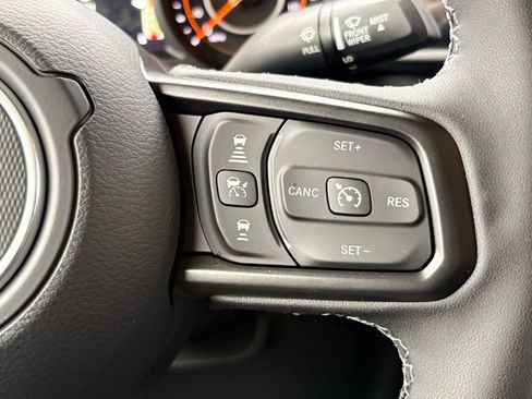 New 2025 Jeep Gladiator Mojave w/ Convenience Group image 21