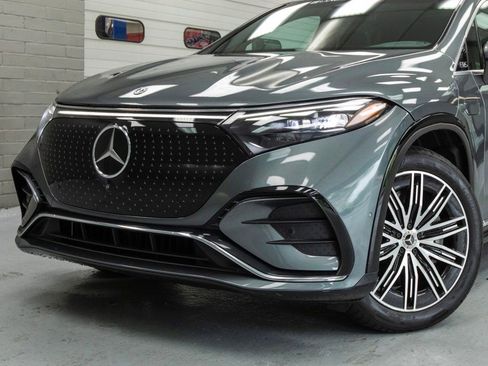 Used 2023 Mercedes-Benz EQS 580 4MATIC SUV w/ Exclusive Trim Package image 14
