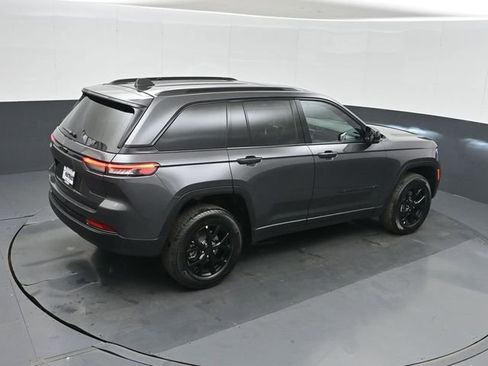 New 2025 Jeep Grand Cherokee Altitude image 32