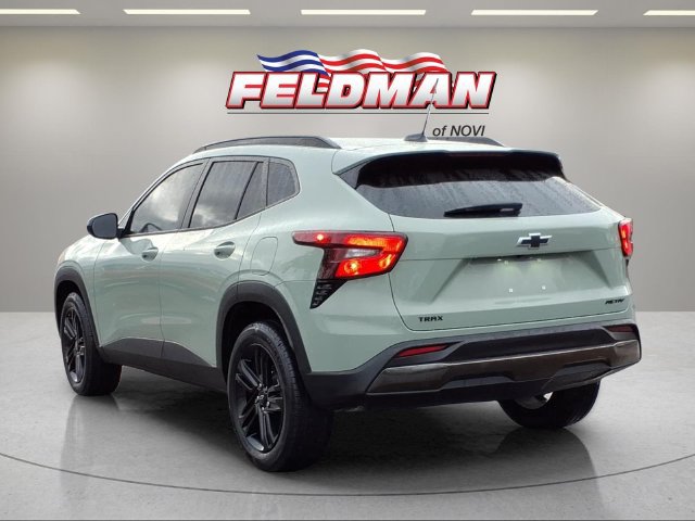 Used 2024 Chevrolet Trax ACTIV w/ Sunroof Package FWD image 3