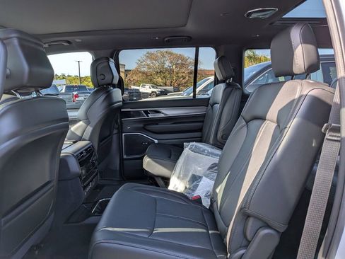 New 2026 Jeep Grand Wagoneer 4WD image 19
