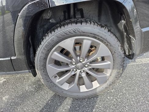 Used 2021 Jeep Cherokee High Altitude AWD/4WD image 27