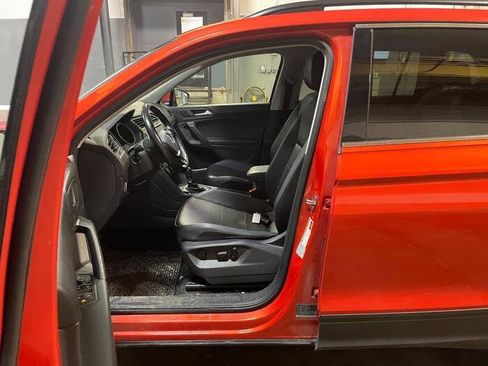 Used 2019 Volkswagen Tiguan SE w/ Panoramic Sunroof Package image 23