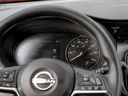 Used 2023 Nissan Kicks SV image 16