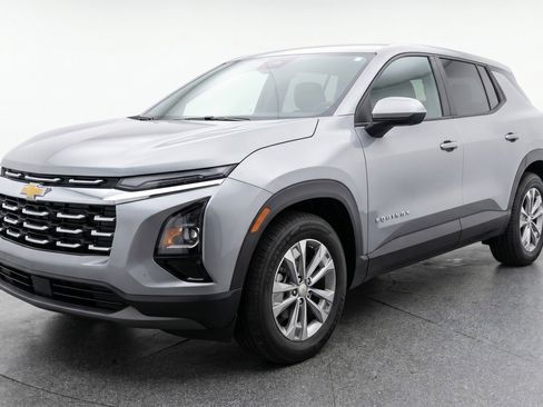 Used 2025 Chevrolet Equinox LT FWD image 3