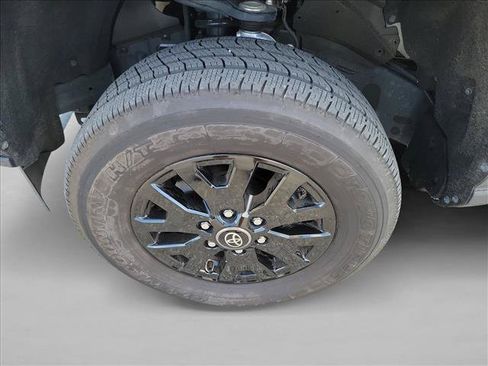 Used 2025 Toyota Tacoma SR5 AWD/4WD image 9