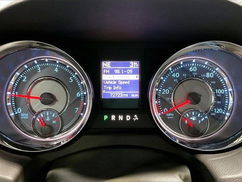 Used 2016 Chrysler Town & Country Touring-L image 13