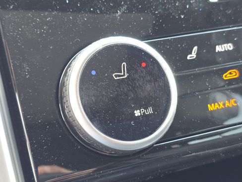 New 2025 Land Rover Discovery S image 27