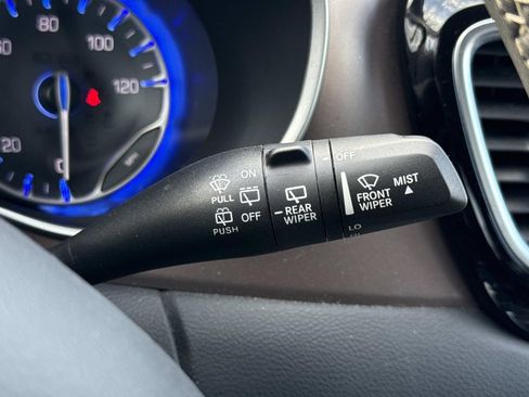 Used 2023 Chrysler Voyager LX image 16