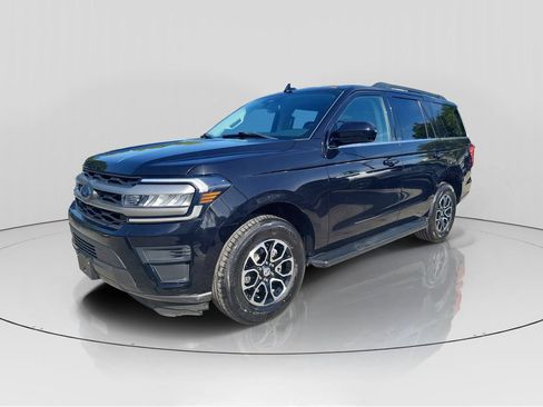 Used 2024 Ford Expedition XLT RWD image 3