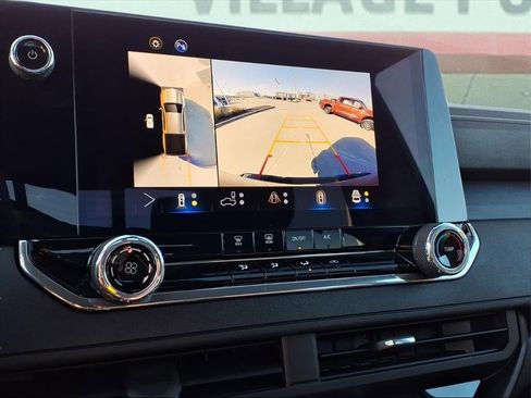 Used 2024 Chevrolet Colorado Trail Boss w/ Technology Package image 17