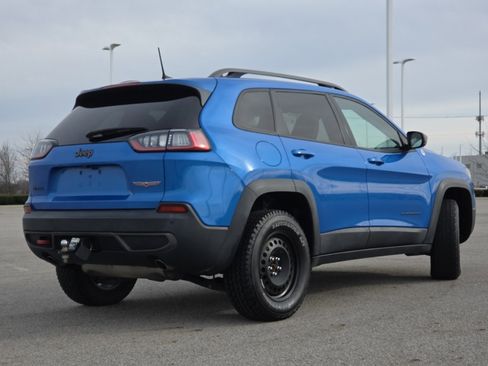 Used 2019 Jeep Cherokee Trailhawk w/ Cold Weather Group image 17