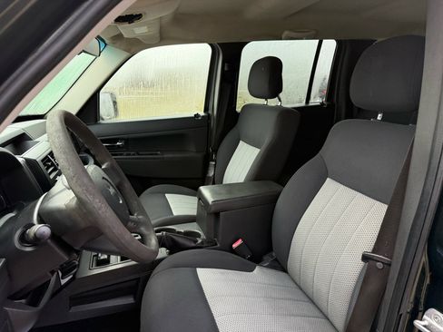 Used 2010 Jeep Liberty Sport image 10