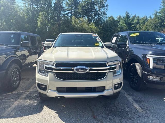 Used 2025 Ford Ranger Lariat w/ FX4 Off-Road Package AWD/4WD image 2
