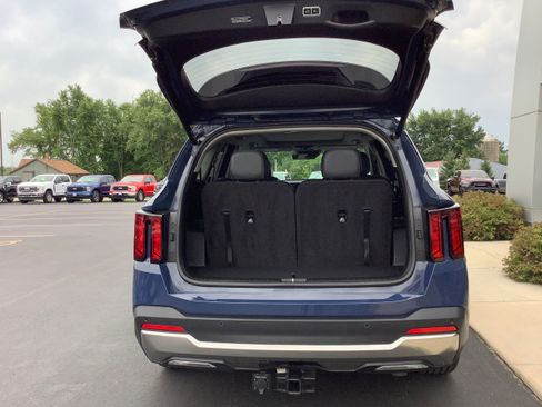 Used 2025 Kia Sorento EX w/ Panoramic Sunroof Package FWD image 6