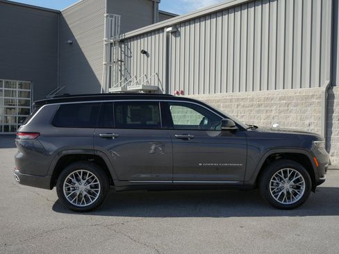 New 2025 Jeep Grand Cherokee L Summit w/ Advanced Protech Group IV AWD/4WD image 19