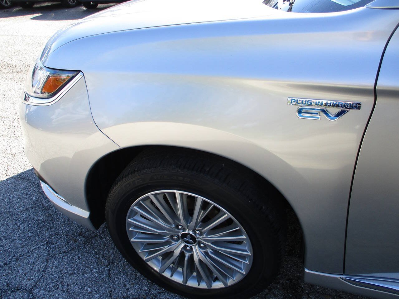 Used 2019 Mitsubishi Outlander SEL AWD/4WD image 12