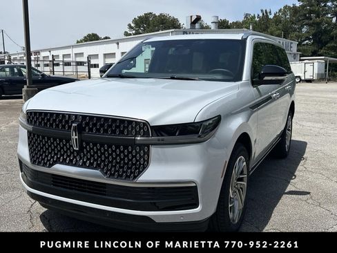 New 2026 Lincoln Navigator Reserve AWD/4WD image 3