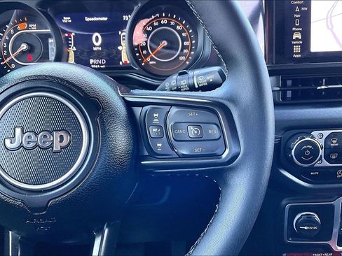 Certified 2025 Jeep Wrangler Unlimited Rubicon w/ Convenience Group AWD/4WD image 7