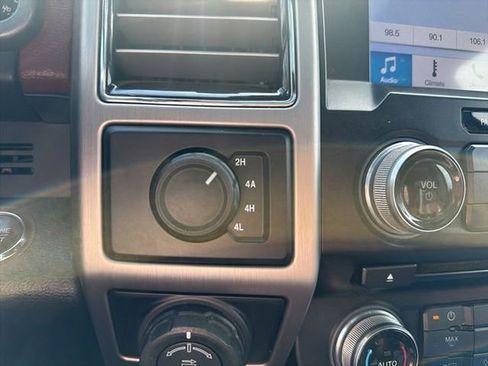 Used 2018 Ford F150 Platinum w/ Equipment Group 701A Luxury AWD/4WD image 17