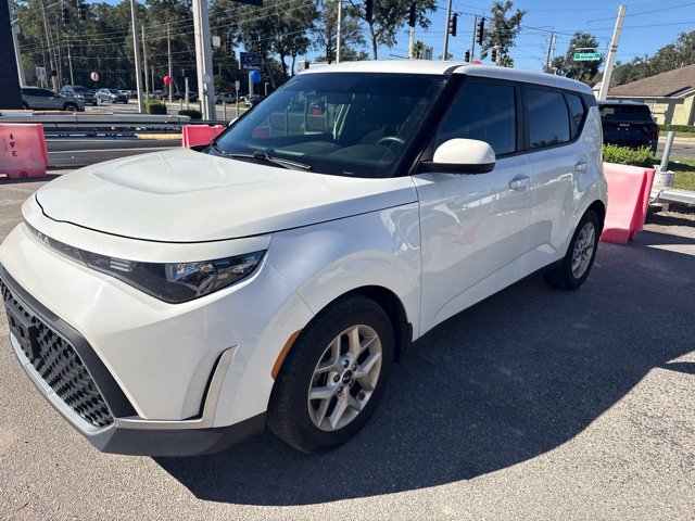 Used 2023 Kia Soul LX w/ Option Group 015 FWD image 2