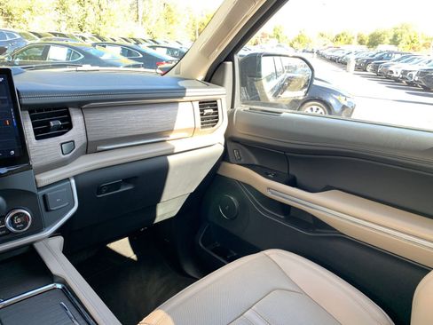 Used 2024 Ford Expedition Limited image 35