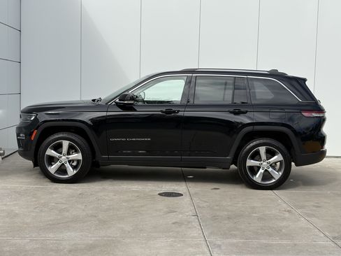 Used 2022 Jeep Grand Cherokee Limited AWD/4WD image 4