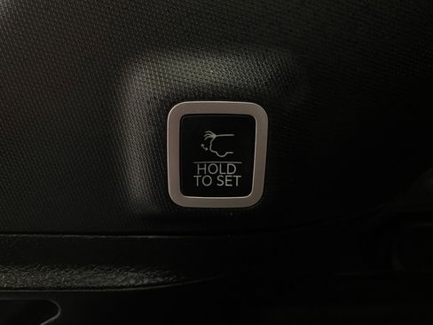 Used 2024 Jeep Grand Cherokee Limited w/ Black Appearance Package image 7