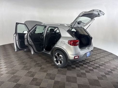 Used 2024 Hyundai Venue SEL image 19