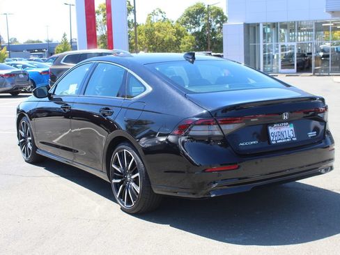 Used 2023 Honda Accord Touring image 9