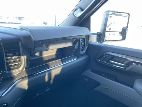 Used 2025 Chevrolet Silverado 2500 ZR2 w/ Technology Package image 40