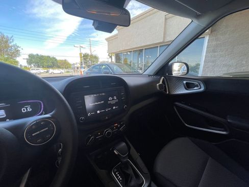 Used 2025 Kia Soul LX w/ LX Technology Package image 35