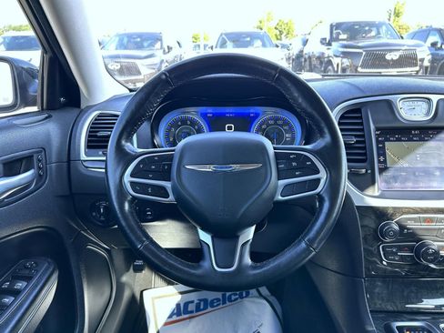 Used 2022 Chrysler 300 Touring L w/ Comfort Group AWD/4WD image 11