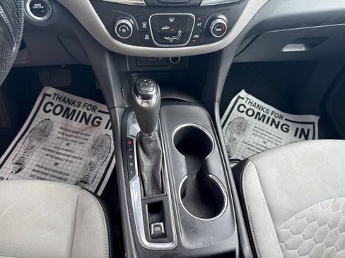 Used 2020 Chevrolet Equinox LS w/ LS Convenience Package image 14